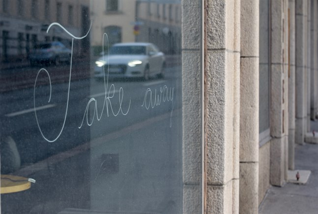 I Turism- och Restaurangförbundets undersökning framkommer att fler än 50 procent av restaurangerna och kaféerna förlorade minst hälften av sina intäkter i juni.