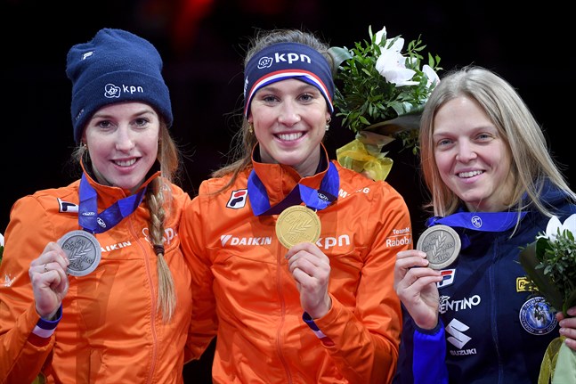 Lara Van Ruijven, till vänster, kämpar för sitt liv. Arkivbild.