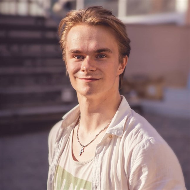 Mikko Peltomäki spelar huvudrollen som Risto Rappare.