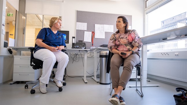 Katri Palo och Carin Wallin är nöjda med tandklinikens nya lokaler på Vasaesplanaden 20.