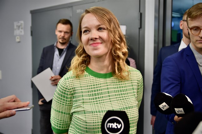 Centerns partiordförande Katri Kulmuni uppger att hon kompenserat Arbets- och näringsministeriet och Finansministeriet för den medieträning som hennes specialmedarbetare beställde till henne på ministeriernas räkning.