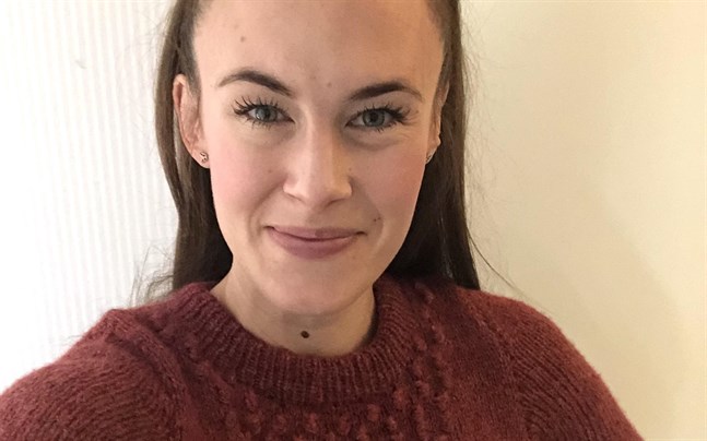 Heidi Norrgård hade planerat en resa till Kvevlax i sommar, men har valt att stanna i Stockholm. – Jag vill ta mitt ansvar och inte riskera att smitta släkten, säger hon.