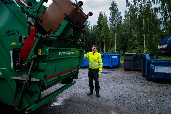 Tommy Åkers är en av sex anställda på renhållningsföretaget Rune Bergström i Korsholm.