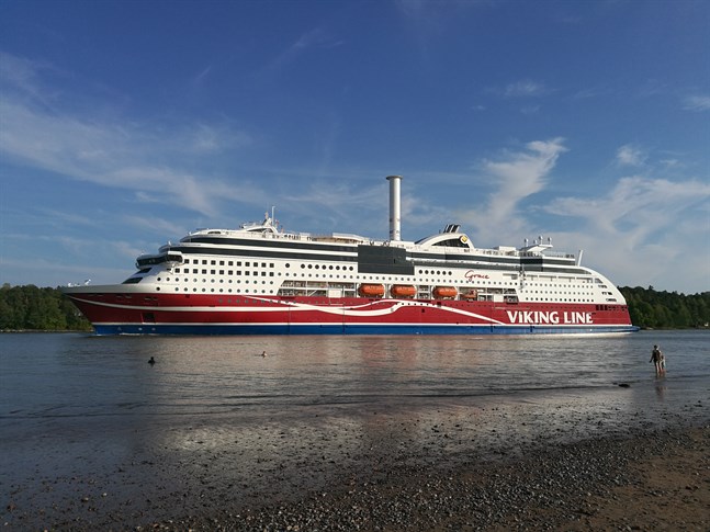 Viking Grace är det ena av två Viking Line-fartyg som trafikerar rutten Åbo-Stockholm. Det andra fartyget heter Amorella.