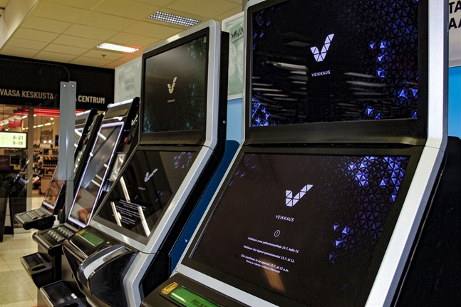 Enligt statistik från Institutet för hälsa och välfärd har 3 procent av finländarna spelproblem. Det är cirka 112 000 personer. – I vanliga fall är det fullt vid spelautomaterna alla timmar vi har öppet. Många har frågat när de öppnar igen, säger en i personalen på Citymarket i Vasa centrum.