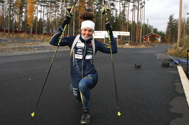 Heidi Kuuttinen och många andra skidåkare inleder tävlingssäsongen på lördag i Vörå.