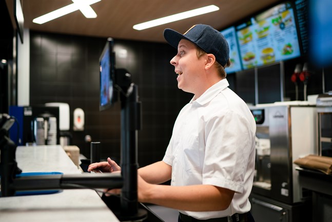 Jonathan Eklund gillar att jobbet är väldigt omväxlande.