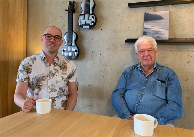 Roland Junell, som växte upp i Pedersöre, gör en skiva med den svenske visdiktaren Mats Paulson. Första singeln släpps innan sommaren är slut.