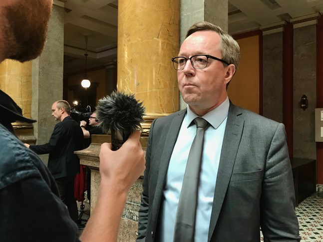 Enligt Iltalehti har Mika Lintilä (C) använt statens kreditkort flitigast hittills i år av ministrarna i Sanna Marins (SDP) regering.