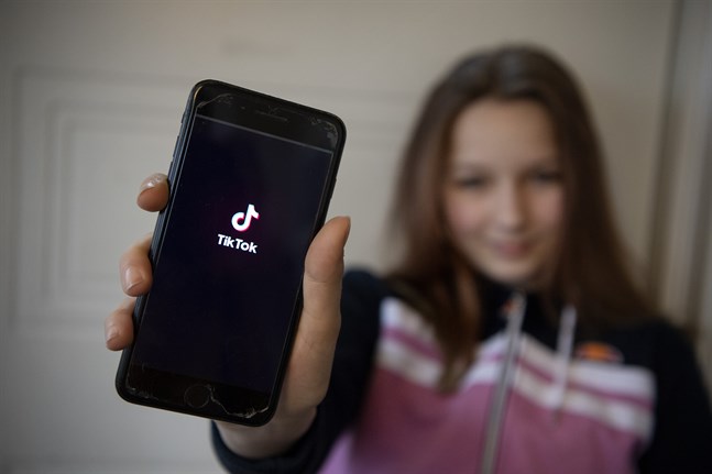 Tiktok har gått från en gullig dansapp till nyheter, fakta och aktivism. Samtidigt är den främsta målgruppen fortfarande barn – som riskerar att få en vinklad bild av sanningen. Arkivbild.
