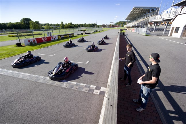 En äldre man omkom i fredags i en olycka på kartingbanan i Powerpark i Alahärmä. Polisen misstänker inget brott, skriver Iltalehti. Arkivbild.