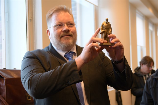 Det villkorliga fängelsestraffet för docent Johan Bäckman sänktes i hovrätten från ett år till tre månader.