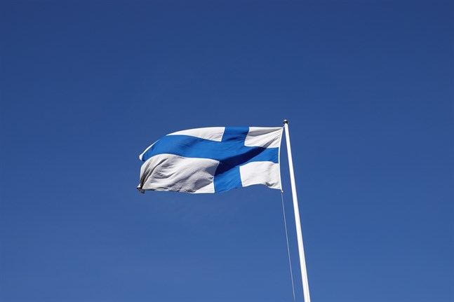 300 svenskar har ansökt om finländskt medborgarskap hittills i år, uppger SVT Uutiset.