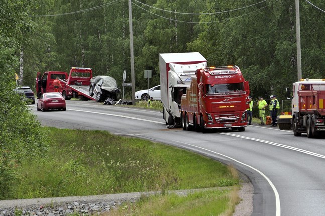 Olyckan skedde i korsningen mellan Tampereentie och Halmisentie i Parkano vid 11-tiden på torsdagen.