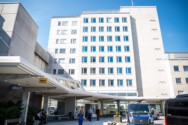 Vasa centralsjukhus stänger inga avdelningar under jul- och nyårshelgen. Det har varit lättare få vikarier än tidigare år.