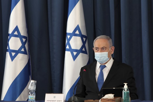 Stödet för Israels premiärminister Benjamin Netanyahu sjunker allt snabbare.