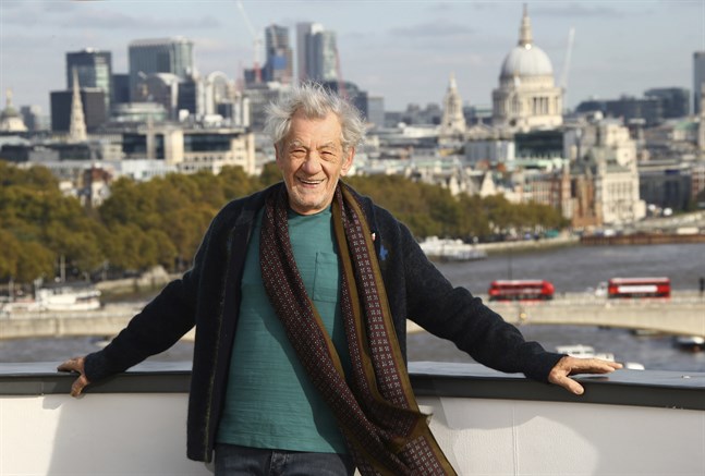 Den brittiske skådespelaren Sir Ian McKellen donerar 40 000 pund till en krisfond som inrättats i syfte att hjälpa brittiska scenarbetare. Arkivbild.