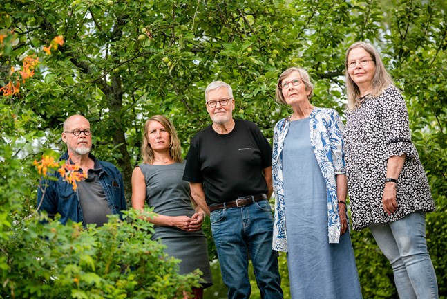 Sture Sunabacka, Anne Nilsen, Sven Svanbäck, Maija Salminen och Marita Heinänen-Child visar sina verk på Rosenlund. I utställningen medverkar även Tuija Ahava och Marja Seppälä.