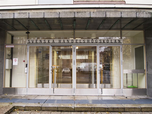 Experter vid Hanken Svenska handelshögskolan anser att regeringar och internationella organisationer inte lärt sig tillräckligt av tidigare katastrofer och epidemier.