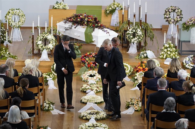 Äldre som yngre norska alpina stjärnor tog tillsammans med släkt och vänner farväl av Finn Christian Jagge i Nordstrand kyrka i Oslo.