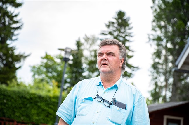 Leif Galls är uppfostrad enligt principen om öppna dörrar. – Som yngre kunde jag bli arg när mina kompisar ibland redan hunnit åka när jag kom hem. De kom för att tala med mamma. Men det här har också gjort mig till den jag är och det är jag glad för. Alla ska ha någonstans de kan åka när det krisar.