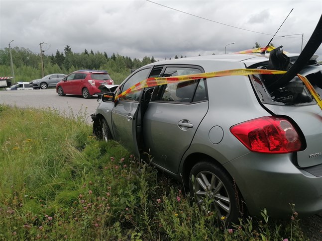 Under röjningsarbetet efter krocken stördes trafiken på riksåttan i Karleby.