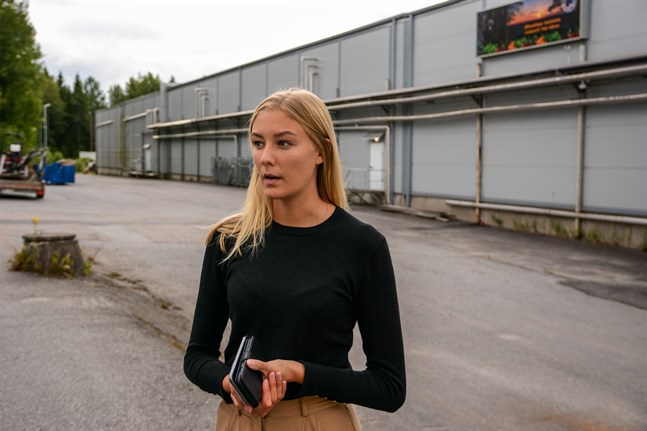 Exportchef Amanda Gustafsson på Marja Bothnia Berries räknar nu med att man får in thailändska bärplockare till Finland. Men trots det är man i år mer beroende av inhemska plockare.