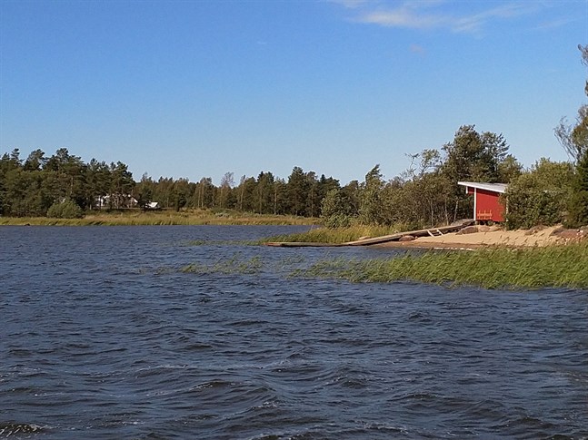 Badförbud råder nu på Vedholmen i Sideby.