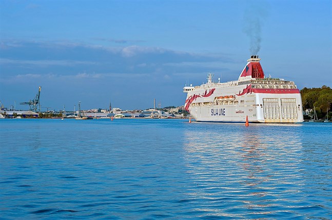 Bland annat i Åbo hamn har många svenska turister synts till.