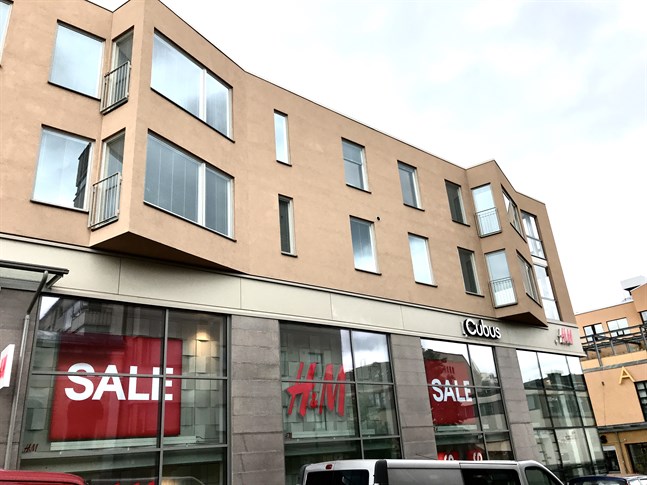 Det var samma lokala köpare som köpte de länge osålda bostäderna i Jakob Center.