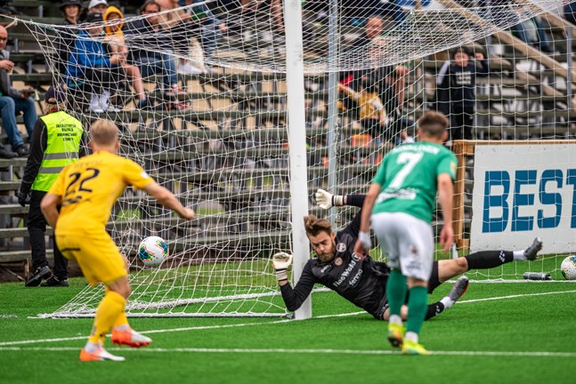 KPV-målvakten Sergei Lazarev gjorde en bra match mot TPS.