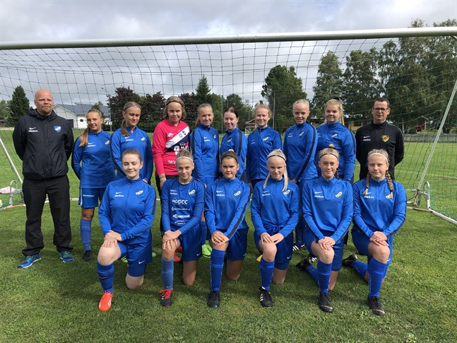 Esse IK:s damer vann serien åtta mot åtta.
Övre raden från vänster: Christian Nyman (tränare), Jonna Boström, Julia Ahlskog, Julia Ahlvik, Lea Hagström, Julia Flinck, Emilia Mårtens, Maja Ahlvik, Sofia Viinikka, Johan Nylund (tränare).
Nedre raden från vänster: Anneke Smedinga, Nathalie Östman, Ronja Hägglund, Alexandra Nyman, Tilde Nylund, Wanja Pettersson.