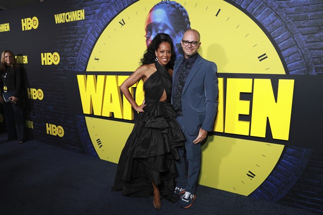 "Watchmen"-skådespelaren Regina King och seriens skapare Damon Lindelof kan se fram emot årets Emmygala – miniserien har flest nomineringar, 26 stycken. Arkivbild.