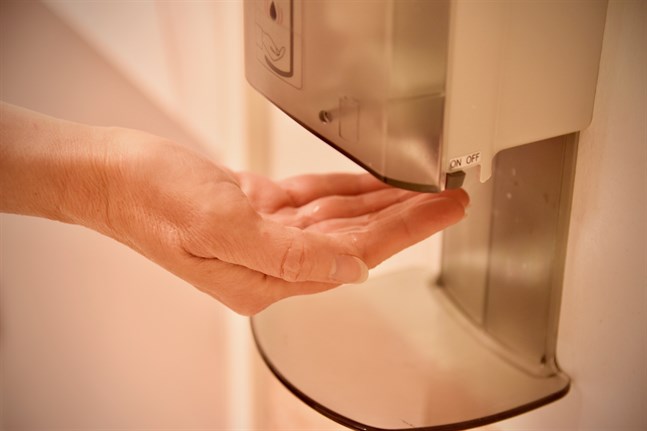 Sedan i måndags har en person som vårdats på sjukhus för covid-19 skrivits ut.