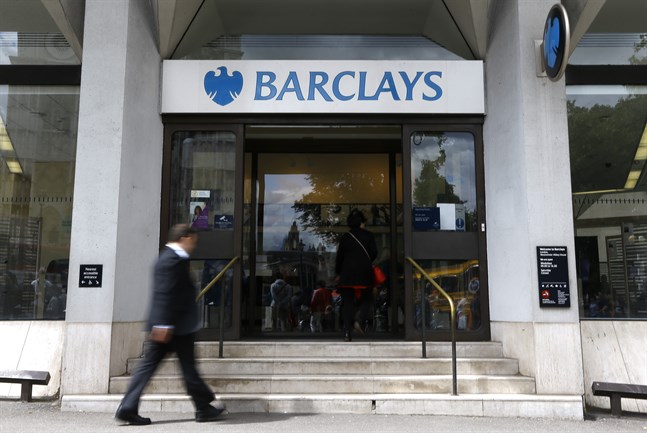 Storbanken Barclays investmentverksamhet fick ett lyft från handel med räntor, valutor och råvaror under första halvåret, men oväntat stora avsättningar för att täcka kreditförluster i coronakrisens spår tynger resultatet. Arkivbild