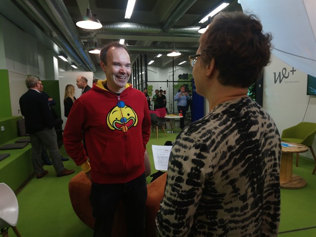 Affärsmannen Peter Vesterbackas planer på en tunnel till Tallinn får rött ljus från estnisk minister.