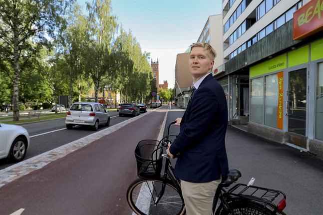 Jaakko Koskela är ordförande för Samlingspartiets unga i Vasa. Och innan det var han sekreterare och viceordförande. I vår hoppas han på en plats i stadsfullmäktige.