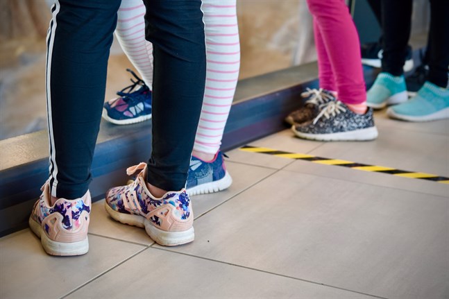 En utredning gjord av Institutet för hälsa och välfärd stärker uppfattningen om att barn inte sprider coronaviruset i samma utsträckning som vuxna.