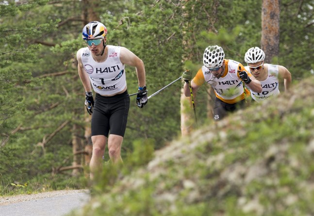 Iivo Niskanen (nummer 1) besegrades på söndagen av Joni Mäki från Vasa (nummer 11).