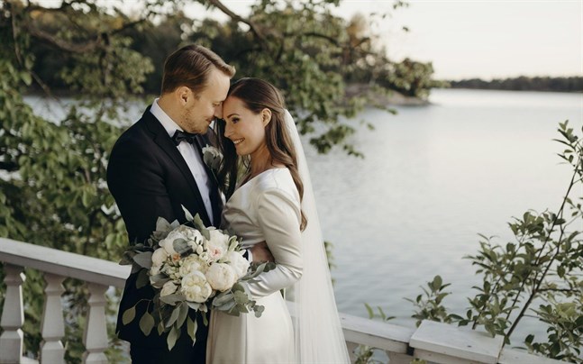 Statsminister Sanna Marin gifte sig lördagen den 1 augusti 2020 med maken Markus Räikkönen. Bröllopet firades i statsministerns tjänstebostad Villa Bjällbo.
