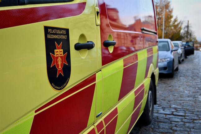 Södra Österbottens räddningsverk uppger att alla inblandade fördes till sjukhus.
