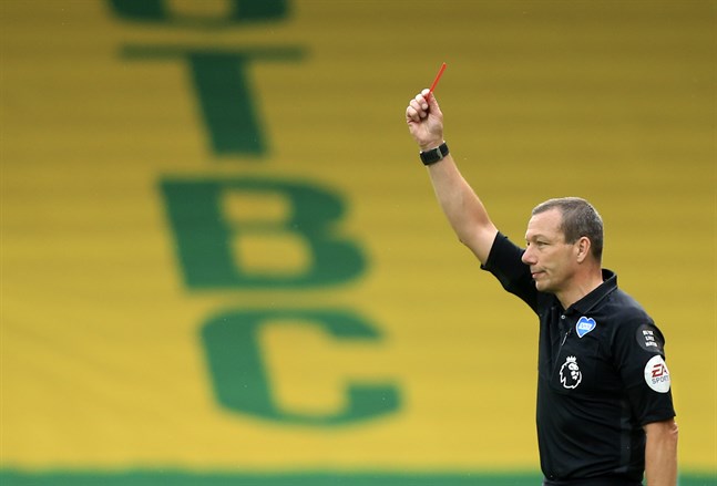 Kevin Friend är en av alla Premier League-domare som får nya regler att förhålla sig till i coronapandemin. Arkivbild.