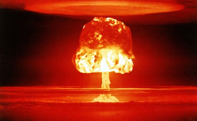 Över 2000 kärnvapen har testats i runtom på jorden. Bilden är från USA:s bombprov på Bikini atollen 1954.