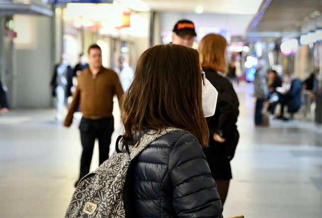 Rekommendationen om att använda munskydd på allmänna platser och i kollektivtrafiken kommer att vara i kraft tills vidare.