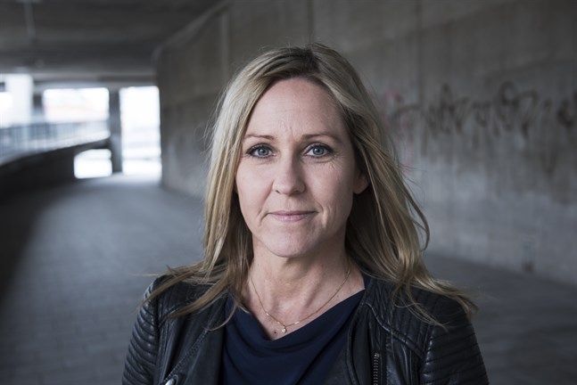 Christina Sahlberg, sparekonom på Compricer, tipsar om sina bästa strategier för att lura hjärnan att spara.