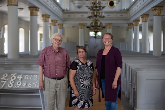 Rainer Holmgård, Åsa Dalkarl-Gustavsson och Susanne Westerlund står för årets program på "Musik i augustikvällen" i Korsholms kyrka.