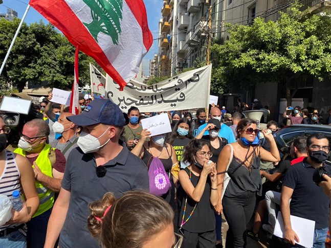 Regimkritiska protester i Beirut under parollen "Häng dem".