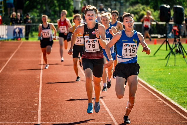 IF VOM:s Leonard Markén (nummer 76) satte nytt personbästa på 1500 meter i Helsingfors på onsdagskvällen.