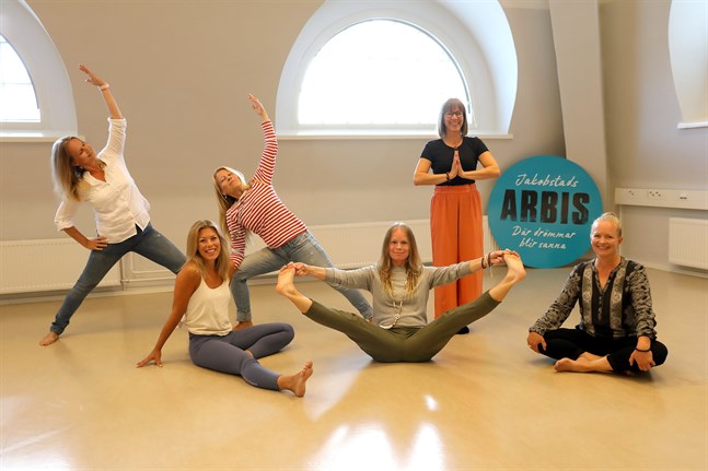 Yoga är en motionsform som i normala fall erbjuds av Arbis i Jakobstad.