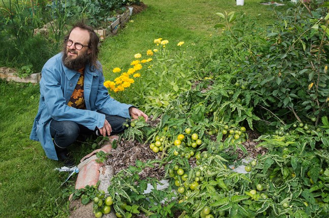 Efter flera år som författare och konstnär är det nu hemmaodling och närsamhället som intresserar Purmobon Mathias Nystrand.